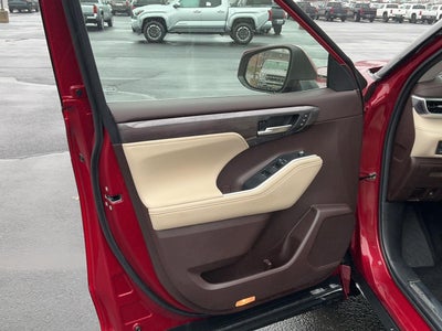 2022 Toyota Highlander Platinum