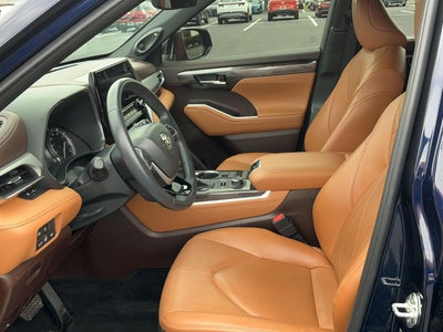 2022 Toyota Highlander Platinum