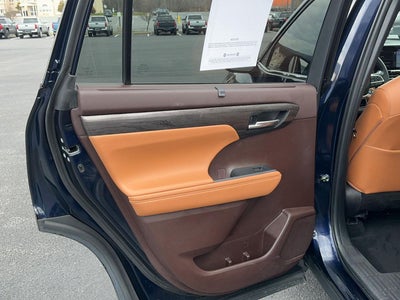 2022 Toyota Highlander Platinum