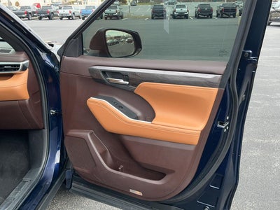 2022 Toyota Highlander Platinum