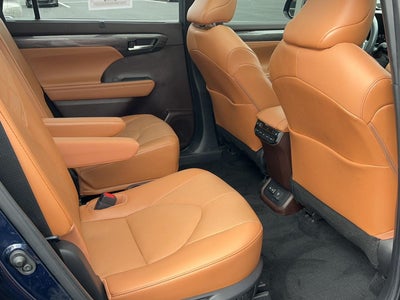 2022 Toyota Highlander Platinum