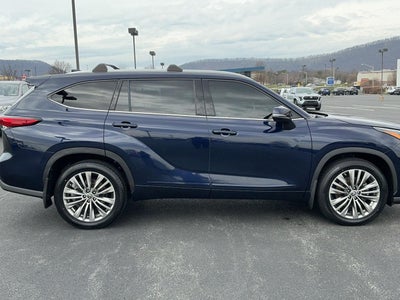 2022 Toyota Highlander Platinum