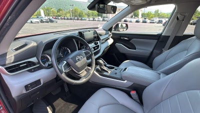 2022 Toyota Highlander Hybrid XLE