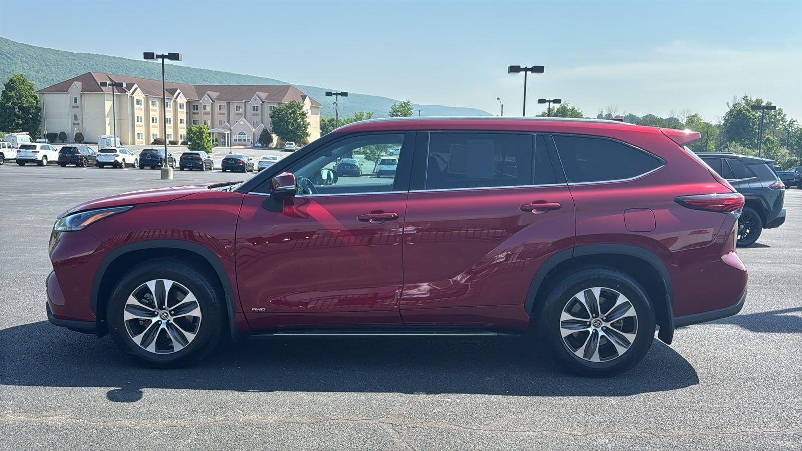 2022 Toyota Highlander Hybrid XLE