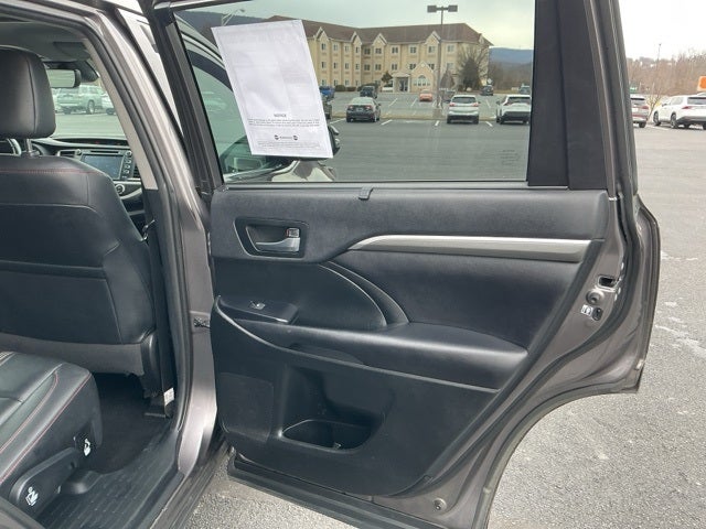 2019 Toyota Highlander SE