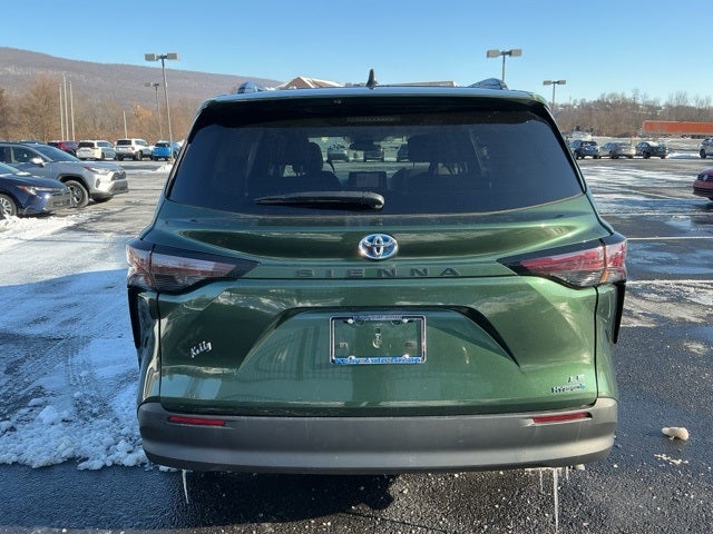 2024 Toyota Sienna LE 8 Passenger