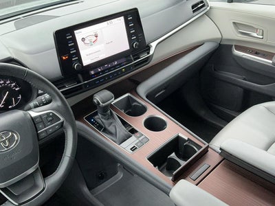 2022 Toyota Sienna XLE