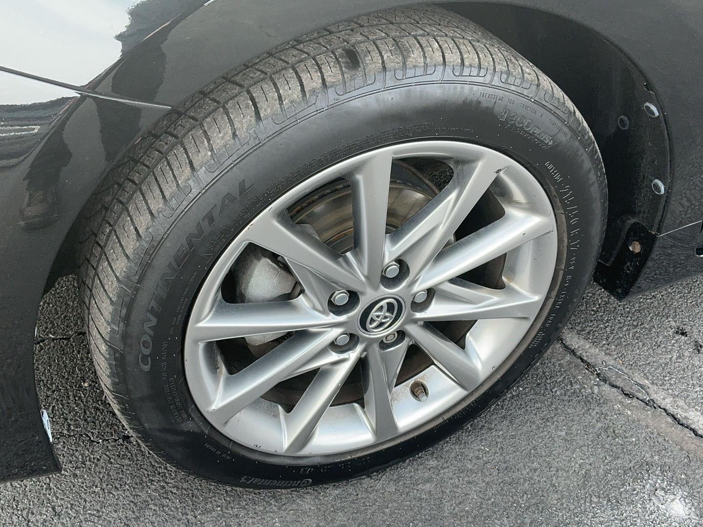 2015 Toyota Prius v Five