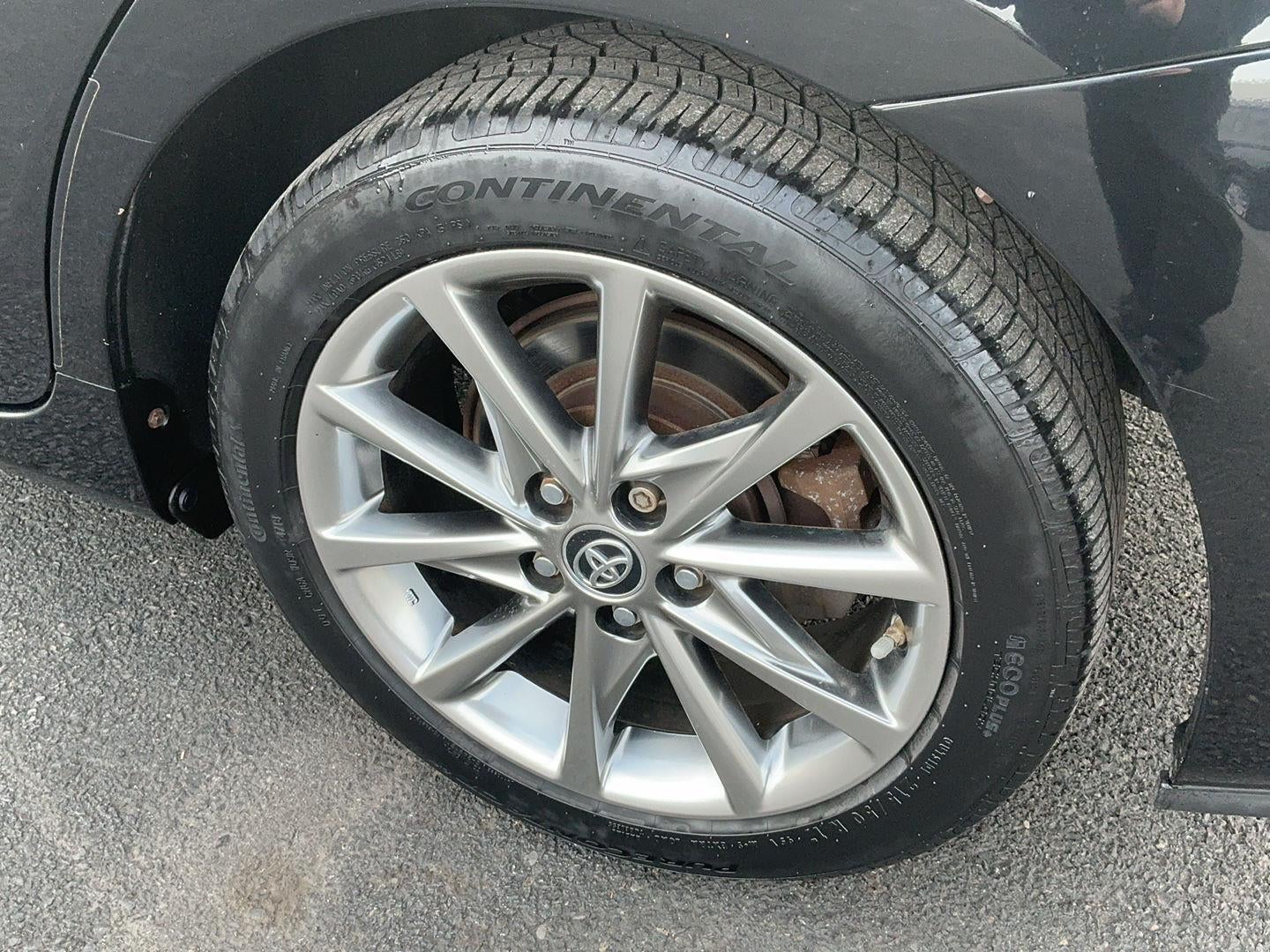 2015 Toyota Prius v Five