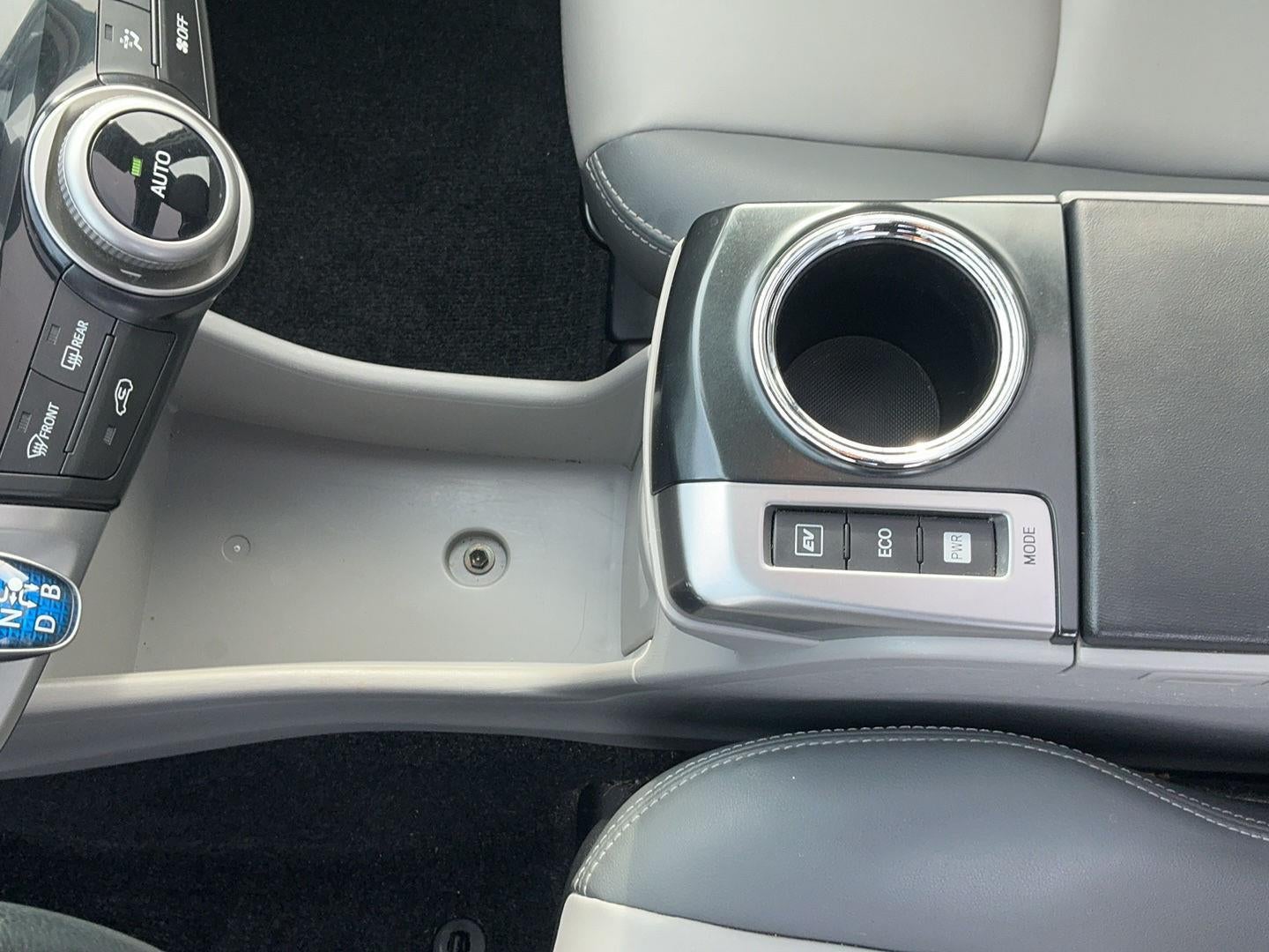 2015 Toyota Prius v Five