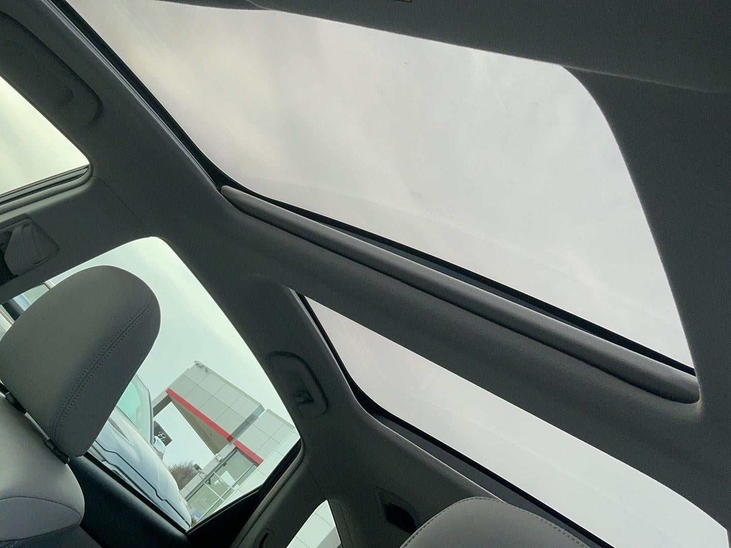 2015 Toyota Prius v Five