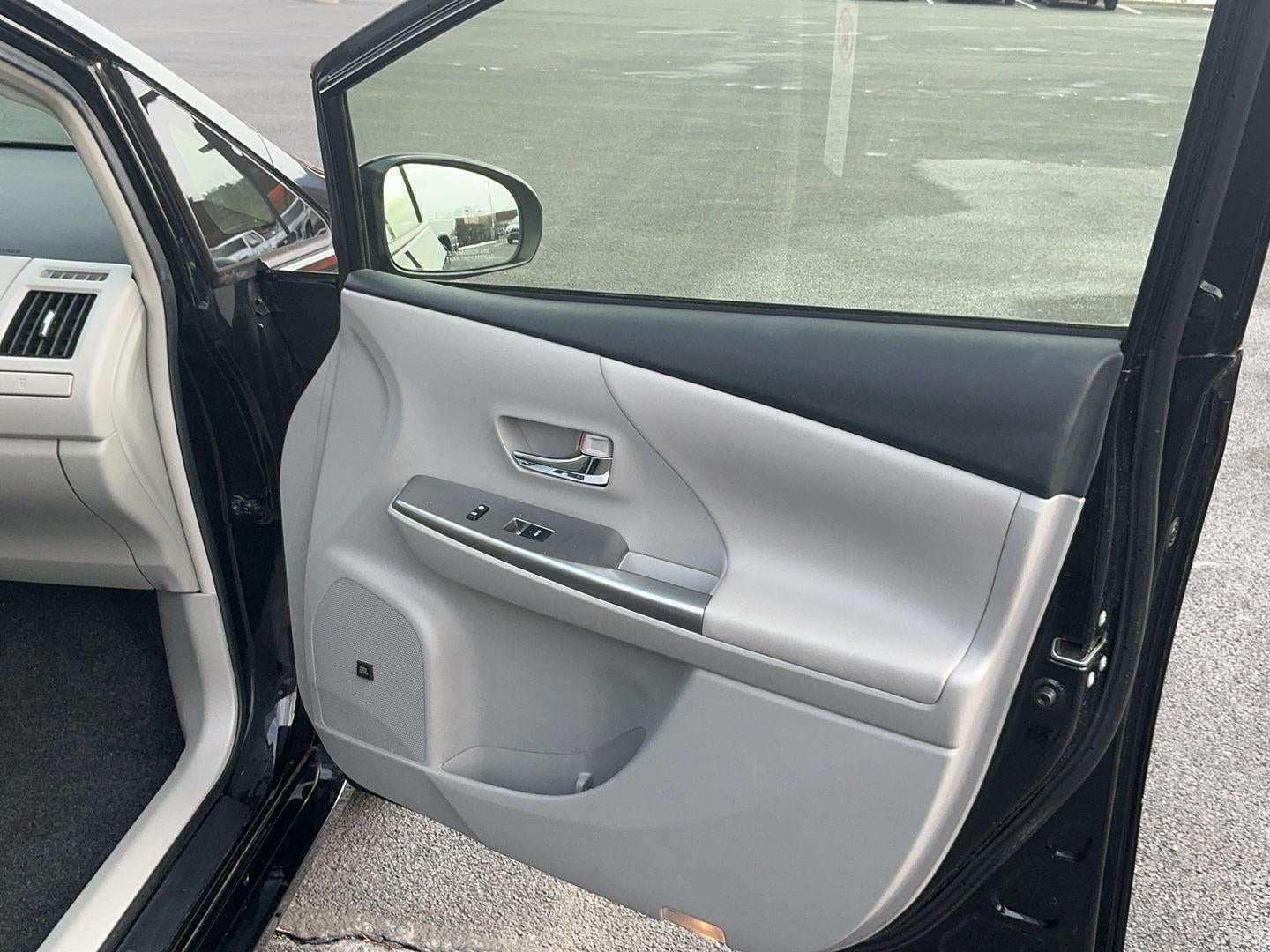 2015 Toyota Prius v Five