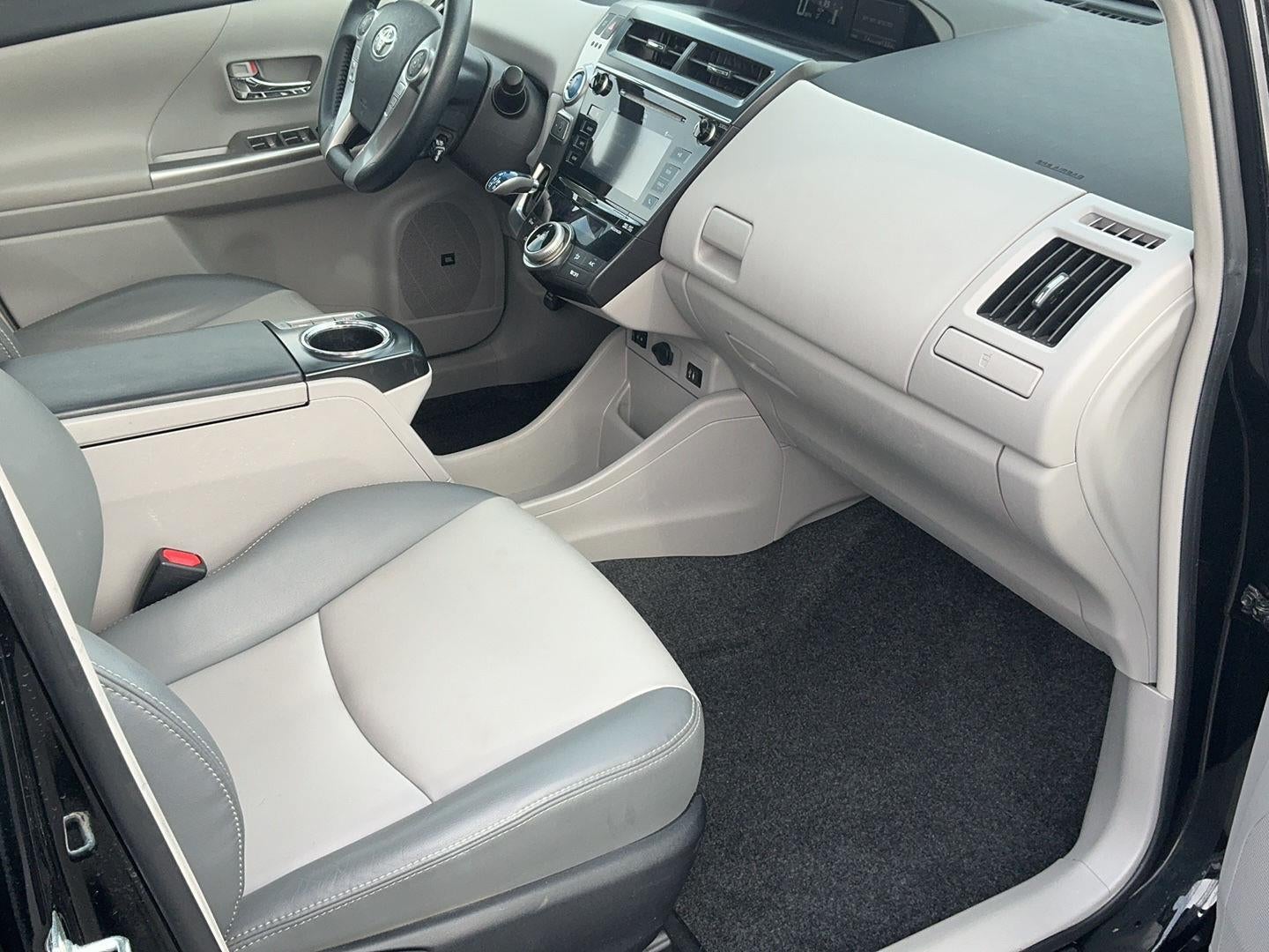 2015 Toyota Prius v Five