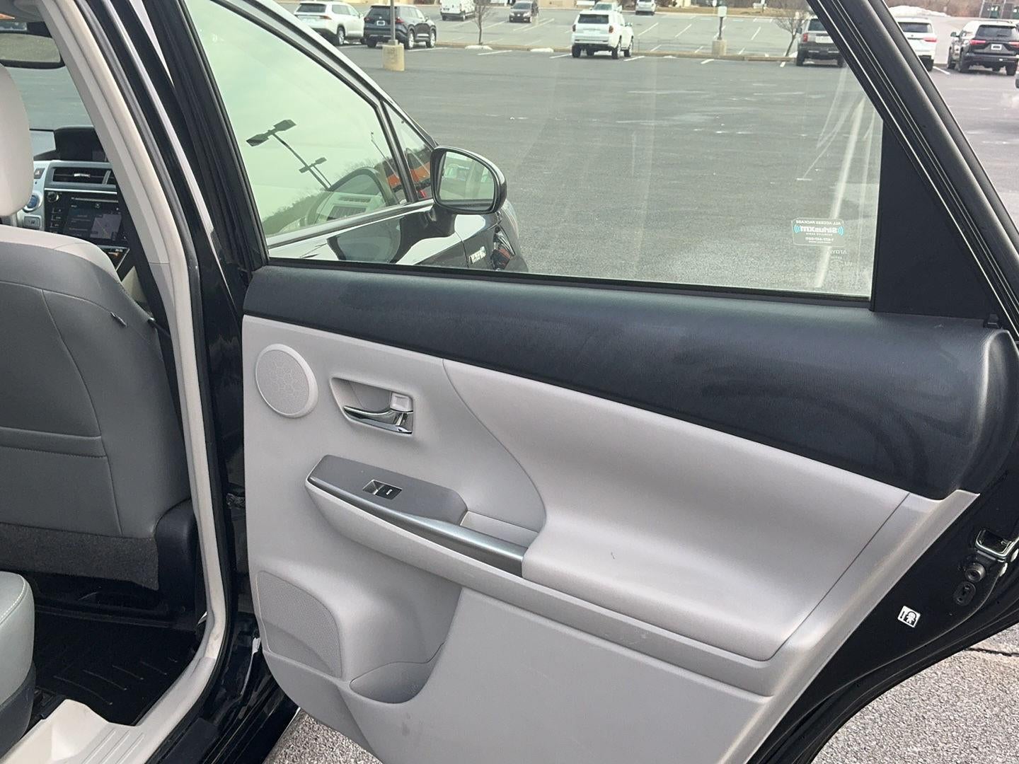 2015 Toyota Prius v Five