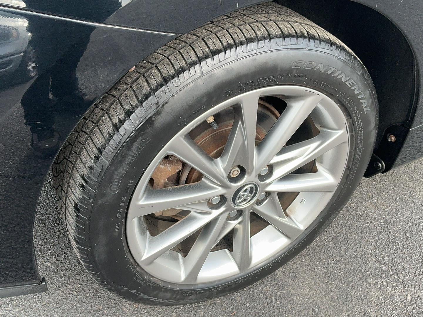 2015 Toyota Prius v Five