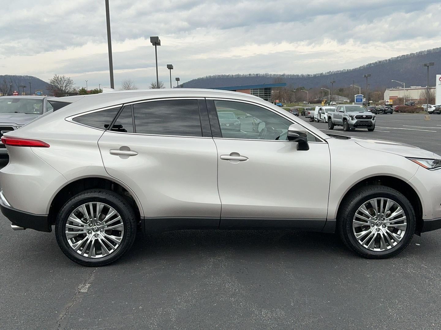 2023 Toyota Venza XLE