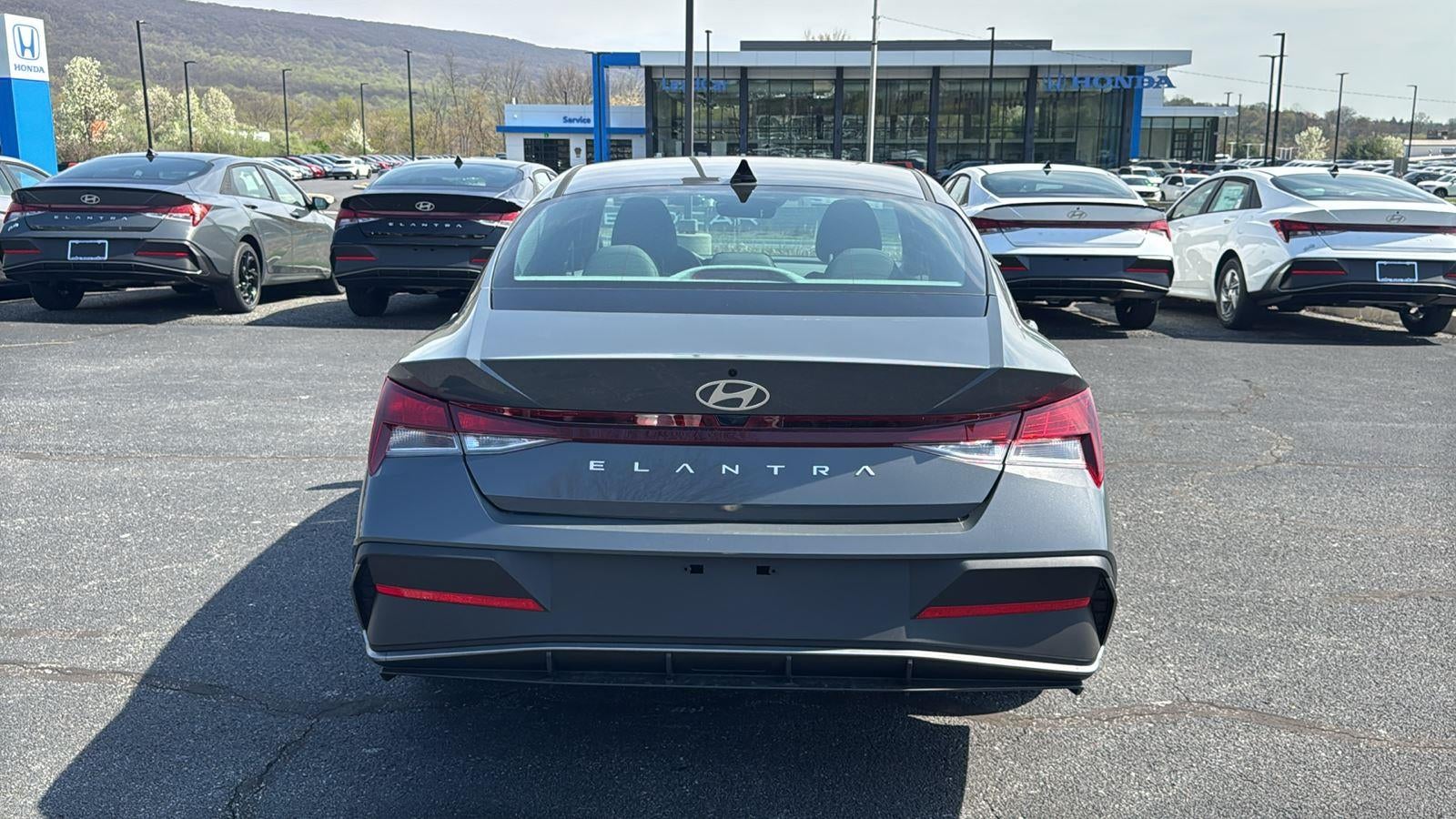 2026 Hyundai ELANTRA SE