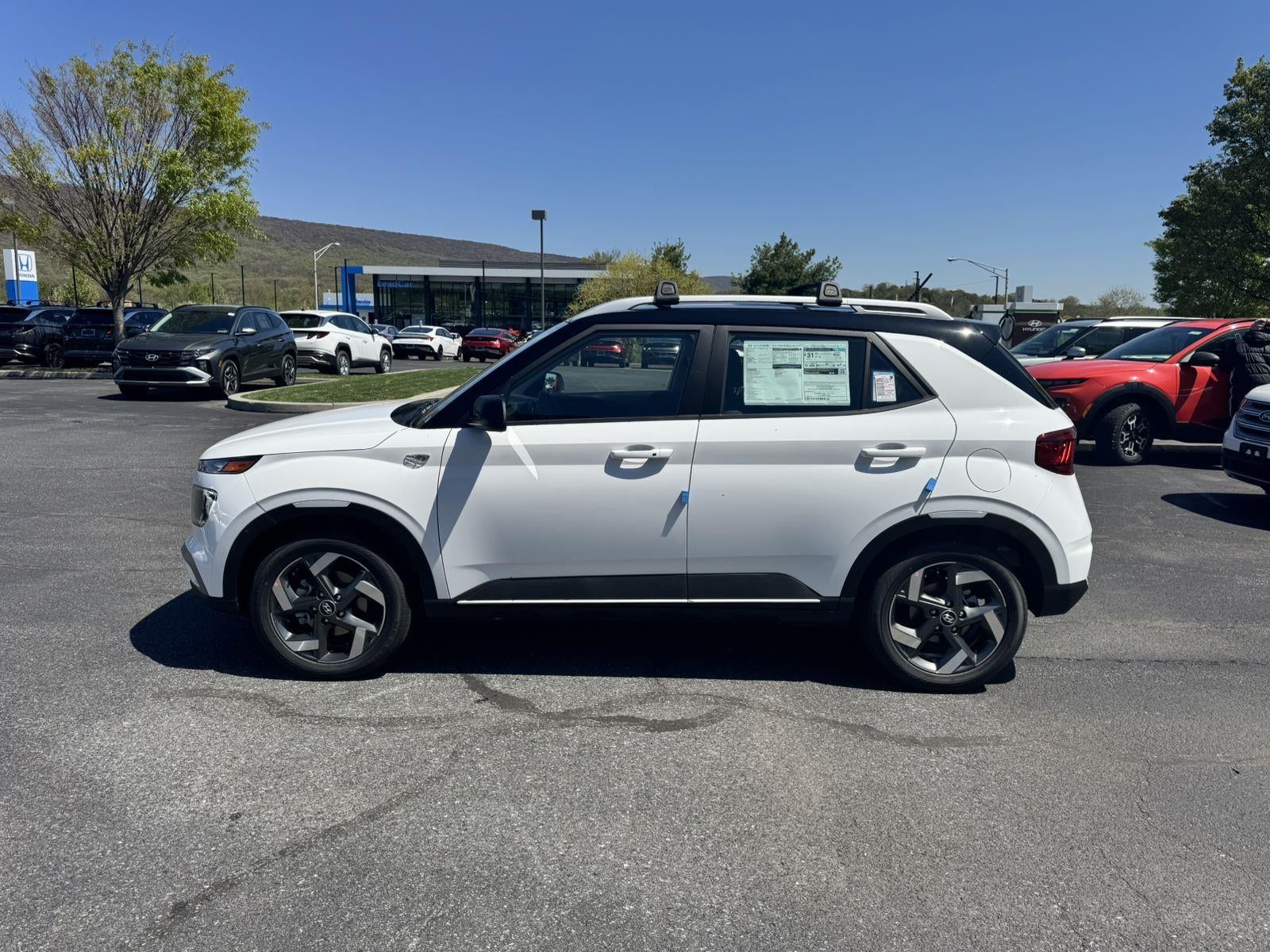 2026 Hyundai VENUE SEL W/Two-Tone Roof